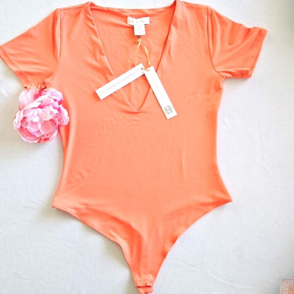 🏷️House of Harlow 1960 All Day Contour V-neck Bodysuit Coral Size Large